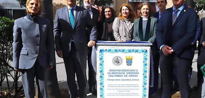 Inauguración del monolito al Turno de Oficio