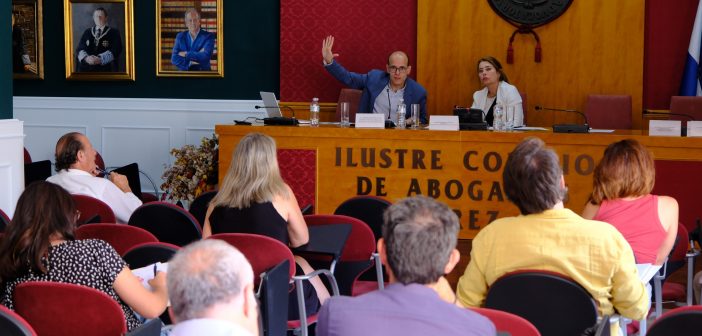 Antonio Álvarez y Manuel Geniz en el Curso de Experto de Derecho Laboral